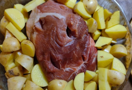 Фото шага рецепта Свинина запеченная с картофелем и морковью 175323 шаг 6  
