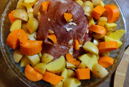 Фото шага рецепта Свинина запеченная с картофелем и морковью 175323 шаг 9  