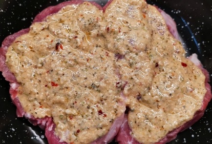 Фото шага рецепта Свиной стейк запеченный в маринаде из хрена 153099 шаг 7  