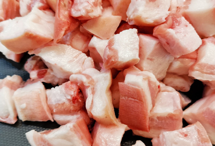 Фото шага рецепта Свиные щечки с брюссельской капустой 151514 шаг 2  