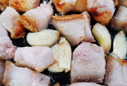 Фото шага рецепта Свиные щечки с брюссельской капустой 151514 шаг 7  