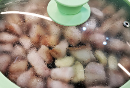 Фото шага рецепта Свиные щечки с брюссельской капустой 151514 шаг 8  