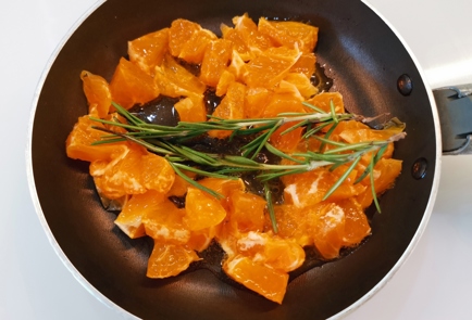 Фото шага рецепта Сыр бри с мандариновым чатни 175657 шаг 6  