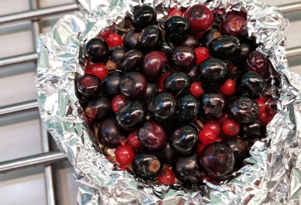 Фото шага рецепта Сыр бри запеченный с ягодами 174653 шаг 9  