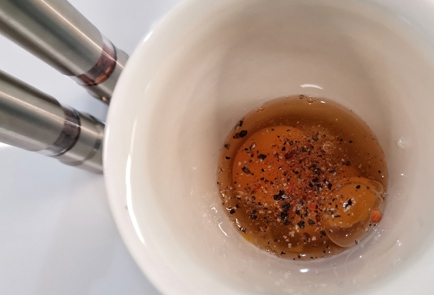 Фото шага рецепта Сырная лепешка с яичной начинкой 173418 шаг 2  