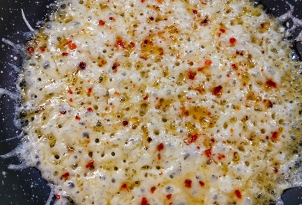 Фото шага рецепта Сырная лепешка с яичной начинкой 173418 шаг 5  