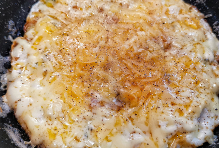 Фото шага рецепта Сырная яичница с лукомпореем 151682 шаг 11  