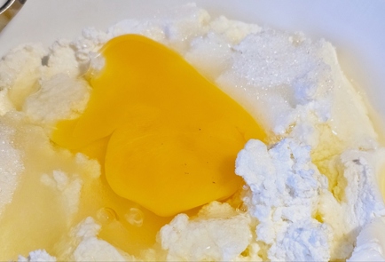 Фото шага рецепта Сырники с апельсиновыми корочками 176316 шаг 3  