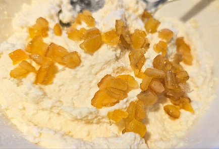 Фото шага рецепта Сырники с апельсиновыми корочками 176316 шаг 5  