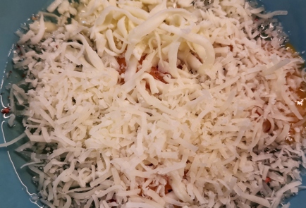 Фото шага рецепта Сырный омлет со шпинатом и соусом песто 152257 шаг 3  