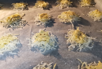 Фото шага рецепта Сырные чипсы с хреном и горчицей 173361 шаг 11  