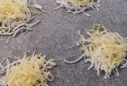 Фото шага рецепта Сырные чипсы с хреном и горчицей 173361 шаг 6  
