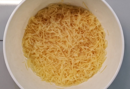 Фото шага рецепта Сырные чипсы с хреном 173343 шаг 1  