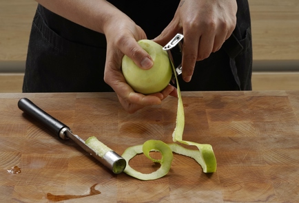 Фото шага рецепта Тарталетки с копченым беконом и зеленым яблоком 152975 шаг 2  