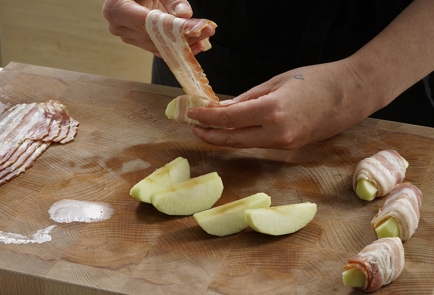 Фото шага рецепта Тарталетки с копченым беконом и зеленым яблоком 152975 шаг 4  