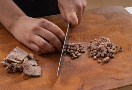 Фото шага рецепта Тарталетки с мясом и солеными грибами 175284 шаг 3  