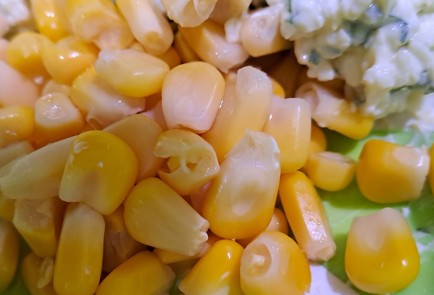 Фото шага рецепта Тарталетки с плавленым сыром и крабовыми палочками 190818 шаг 10