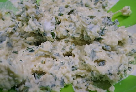 Фото шага рецепта Тарталетки с плавленым сыром и крабовыми палочками 190818 шаг 8