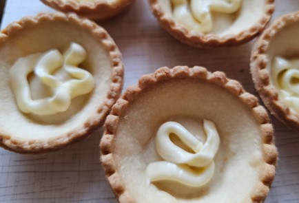 Фото шага рецепта Тарталетки с паштетом 190860 шаг 3  