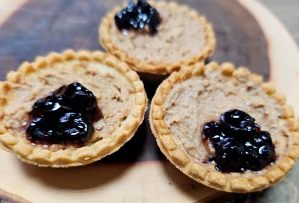 Фото шага рецепта Тарталетки с паштетом 190860 шаг 6  