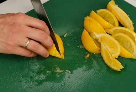 Фото шага рецепта Тажин с курицей и лимоном 104184 шаг 1  