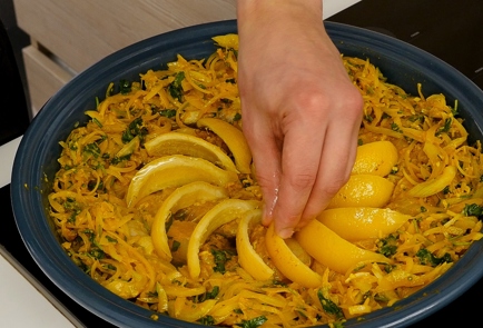 Фото шага рецепта Тажин с курицей и лимоном 104184 шаг 9  
