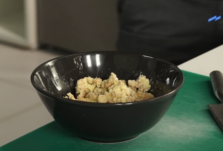 Фото шага рецепта Телячья вырезка с пюре из айвы и брусничным соусом 126296 шаг 3  