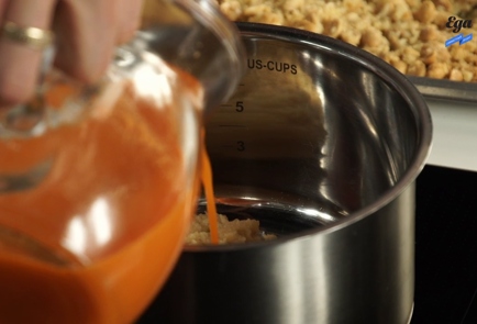 Фото шага рецепта Телячья вырезка с пюре из айвы и брусничным соусом 126296 шаг 7  