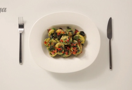 Фото шага рецепта Теплый картофельный салат с маслинами и перцем 21445 шаг 3  