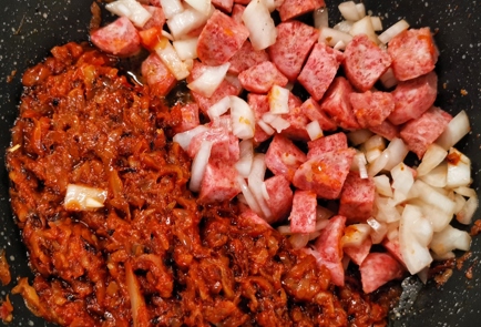 Фото шага рецепта Томатная солянка с мясными колбасками 152922 шаг 8  
