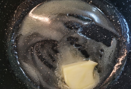 Фото шага рецепта Томатнолуковый скрэмбл с сыром 152642 шаг 4  