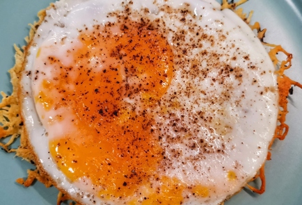Фото шага рецепта Томатносырная лепешка с яйцом 153031 шаг 11  