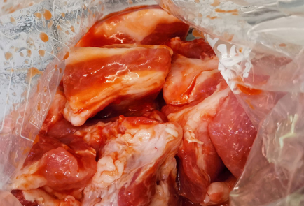 Фото шага рецепта Томатный маринад для шашлыка из свиной шеи 151518 шаг 4  