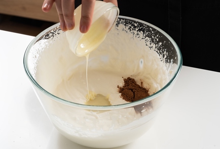 Фото шага рецепта Торт из печенья без выпечки с шоколадной начинкой 138917 шаг 2  