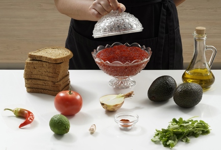 Фото шага рецепта Тосты с авокадо и икрой 152959 шаг 1  