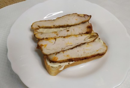 Фото шага рецепта Тосты с курицей 190749 шаг 5  