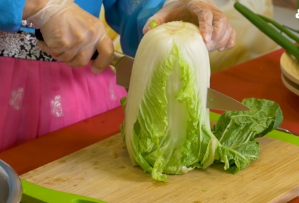 Фото шага рецепта Традиционная корейская капуста кимчи 151006 шаг 1  