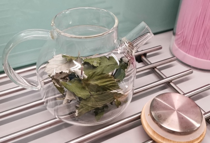Фото шага рецепта Травяной чай с сушеными розами 153107 шаг 1  