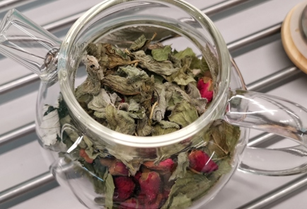 Фото шага рецепта Травяной чай с сушеными розами 153107 шаг 7  