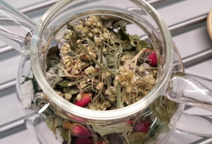 Фото шага рецепта Травяной чай с сушеными розами 153107 шаг 8  