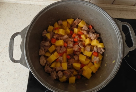 Фото шага рецепта Тушеная свинина с овощами 175764 шаг 6  