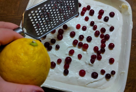 Фото шага рецепта Творожная запеканка с клюквой и лимонной цедрой 176173 шаг 14  