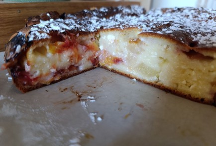 Фото шага рецепта Творожный пирог с яблоком и сливой 190828 шаг 20  