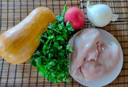 Фото шага рецепта Тыква запеченная половинками с курицей и овощами 174549 шаг 1  