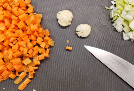 Фото шага рецепта Утиный суп с луком и морковью 152020 шаг 3  