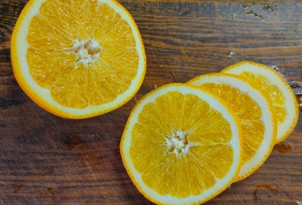 Фото шага рецепта Утиные грудки и бедра запеченные в соусе с апельсинами и яблоками 175590 шаг 10  