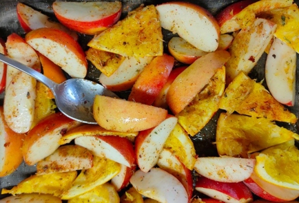 Фото шага рецепта Утиные грудки и бедра запеченные в соусе с апельсинами и яблоками 175590 шаг 13  