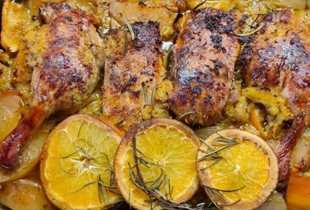 Фото шага рецепта Утиные грудки и бедра запеченные в соусе с апельсинами и яблоками 175590 шаг 17  