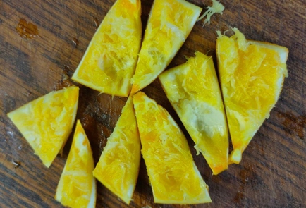 Фото шага рецепта Утиные грудки и бедра запеченные в соусе с апельсинами и яблоками 175590 шаг 9  