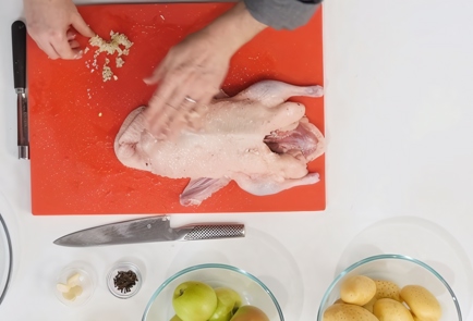 Утка с яблоками и картошкой в рукаве в духовке - вкусный рецепт сочной и мягкой утки